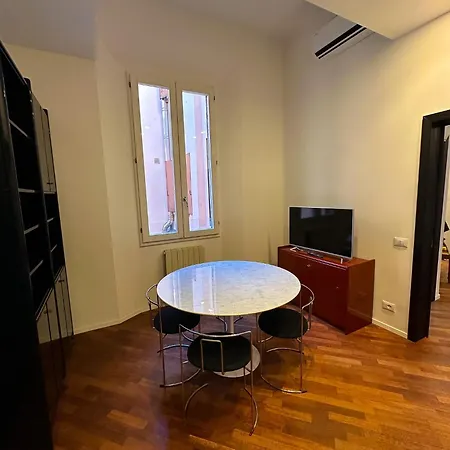 Whouse Large Indipendenza * 볼로냐