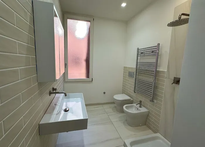 Whouse Large Indipendenza *